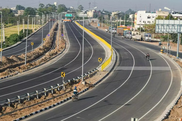 Highways construction touches record 37 km per day